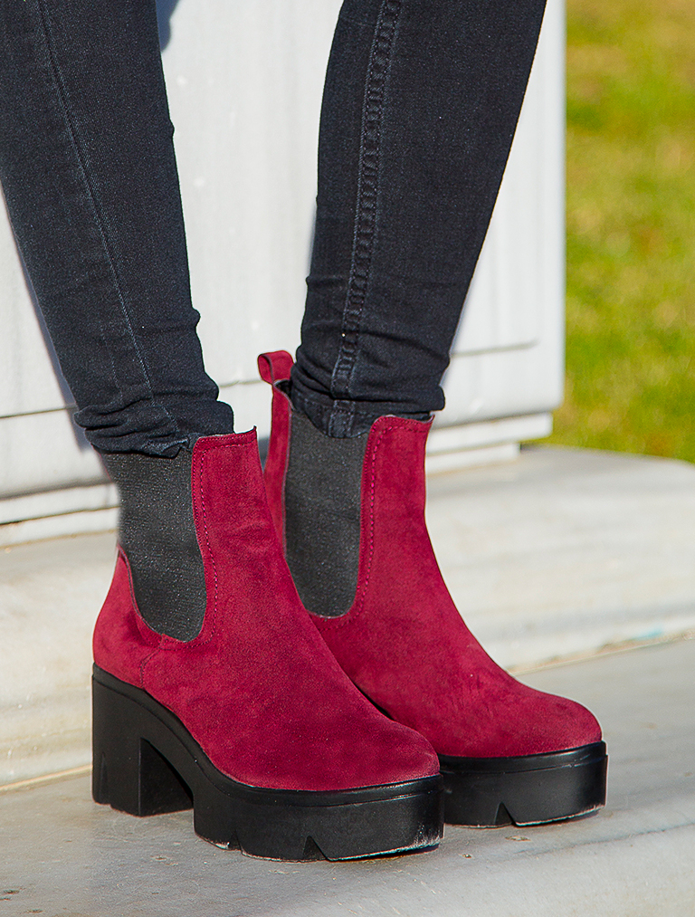 

Mecrea woman Bob Boot, Claret red