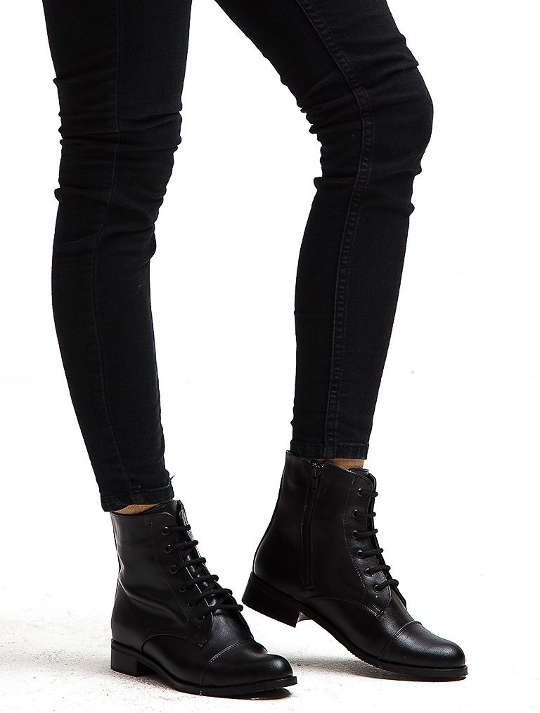 

Mecrea woman Casual Boot, Standard