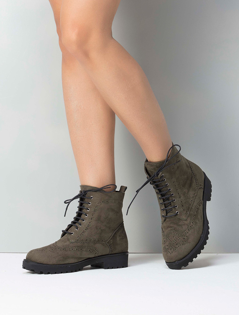 

Mecrea woman Casual Boot, Standard