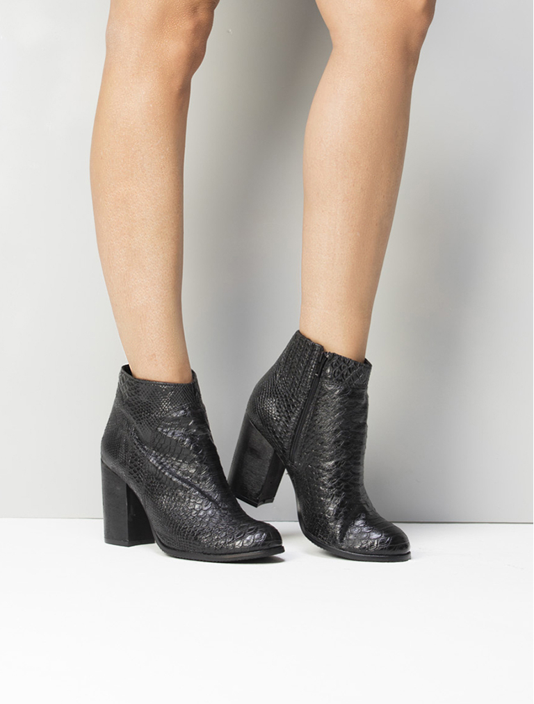 

Mecrea woman Boot, Standard