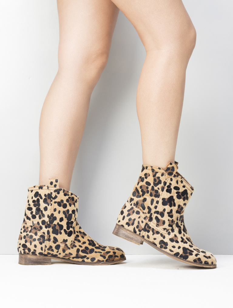 

Mecrea woman Casual Boot, Standard